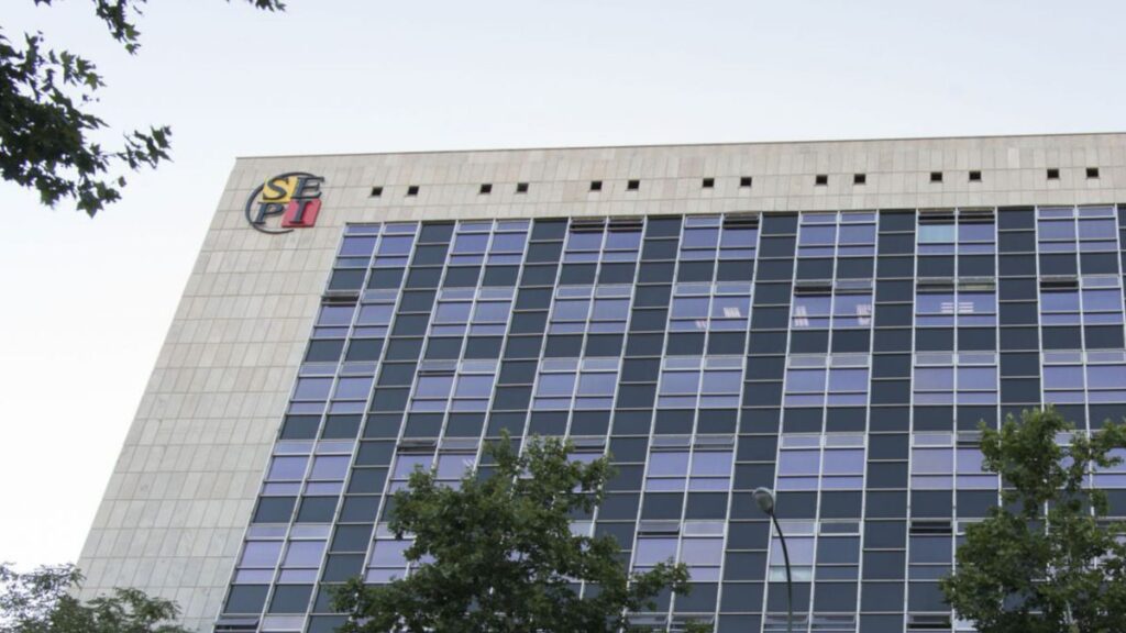 La SEPI "explora" entrar en Telefónica