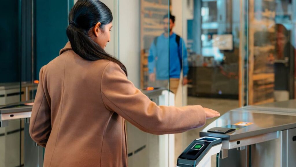 AWS lanza One Enterprise, una solución de identidad basada en la palma de la mano