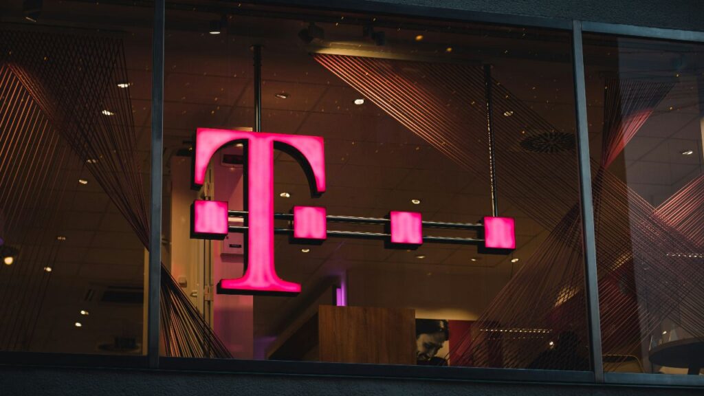 T-Mobile y KKR compran el operador de fibra estadounidense Metronet