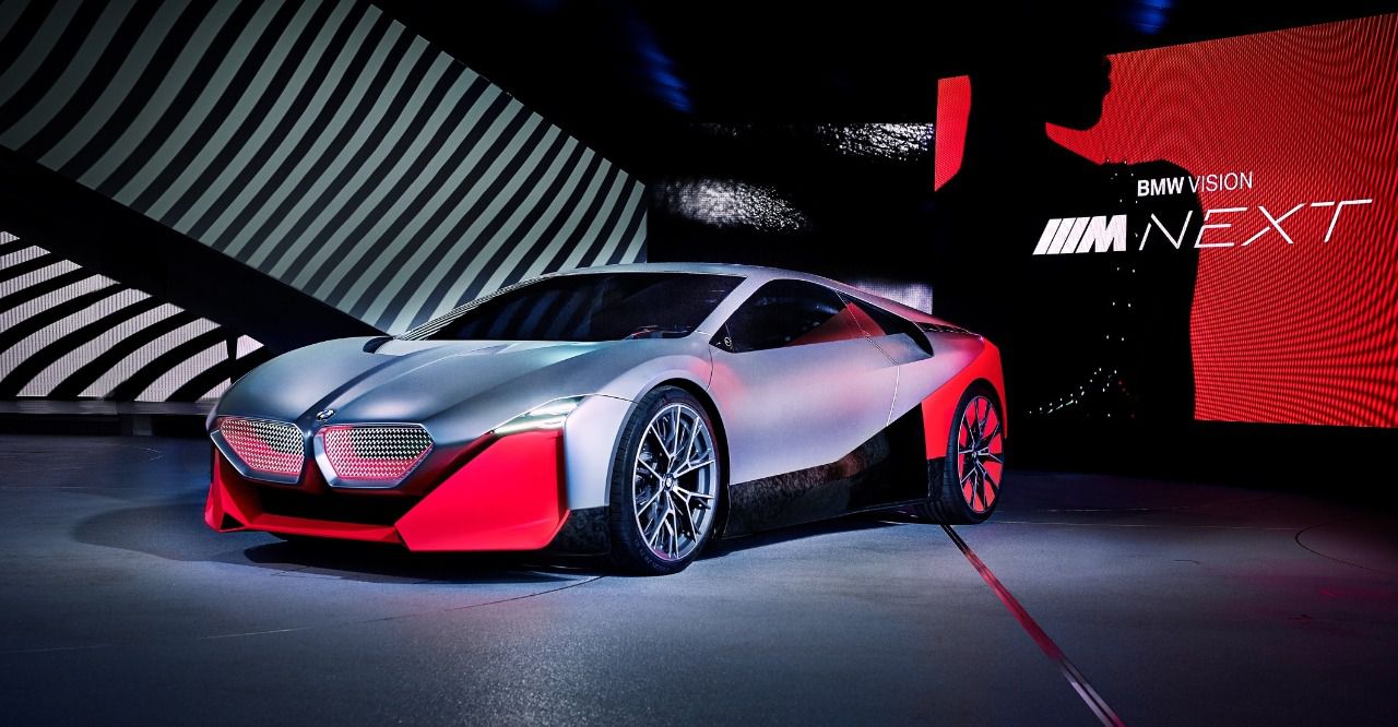 Adrian van Hooydonk presentó el prototipo deportivo híbrido enchufable BMW Vision M Next que debutó en el congreso #NEXTGen de 2019