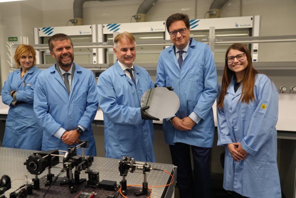 El Gobierno impulsa la industria del chip con la entrada de SETT en la empresa canaria Wooptix