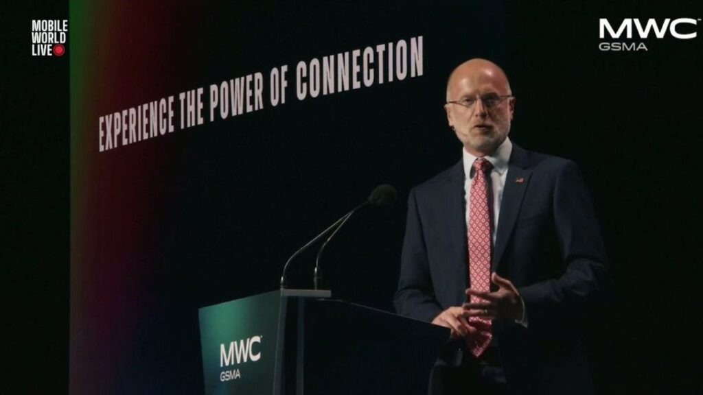 Carr (FCC): "La DSA es una amenza para la libertad de expresión"