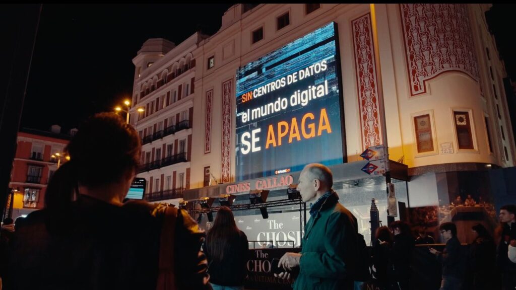 La patronal de centros de datos apaga Callao para reivindicar su papel estratégico en la conectividad global