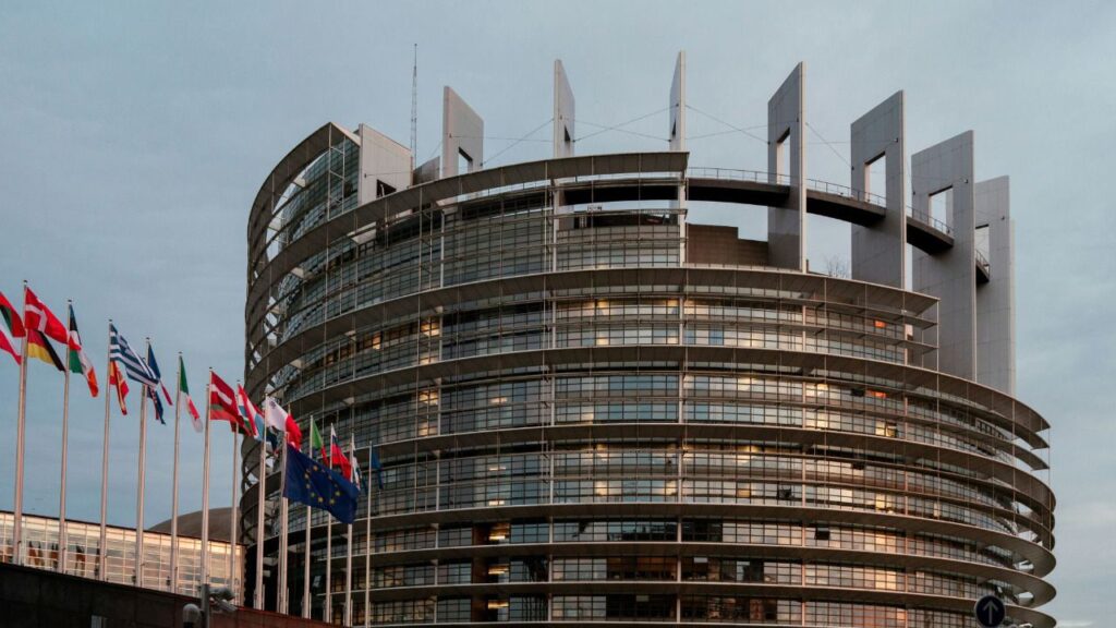 Europa refuerza su estrategia digital con nuevas directrices para la protección de menores en línea