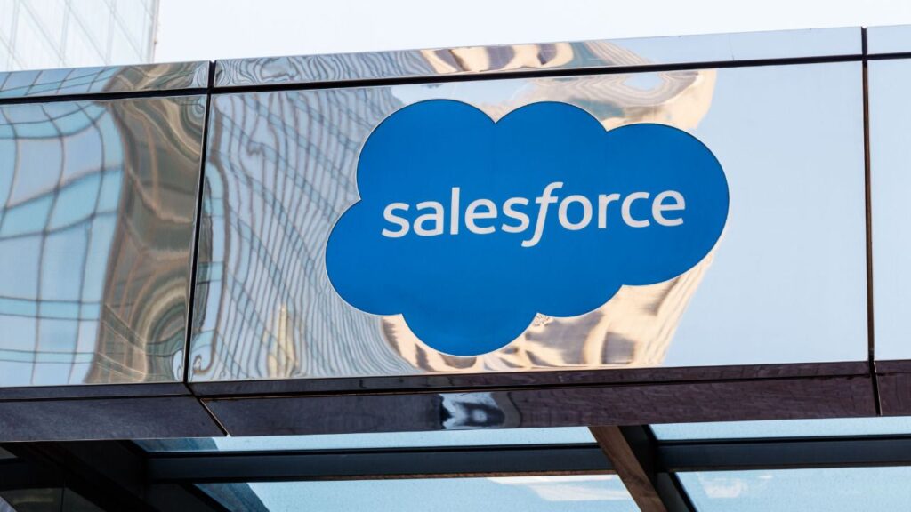 Salesforce despedirá al 10% de la plantilla, unos 8.000 profesionales