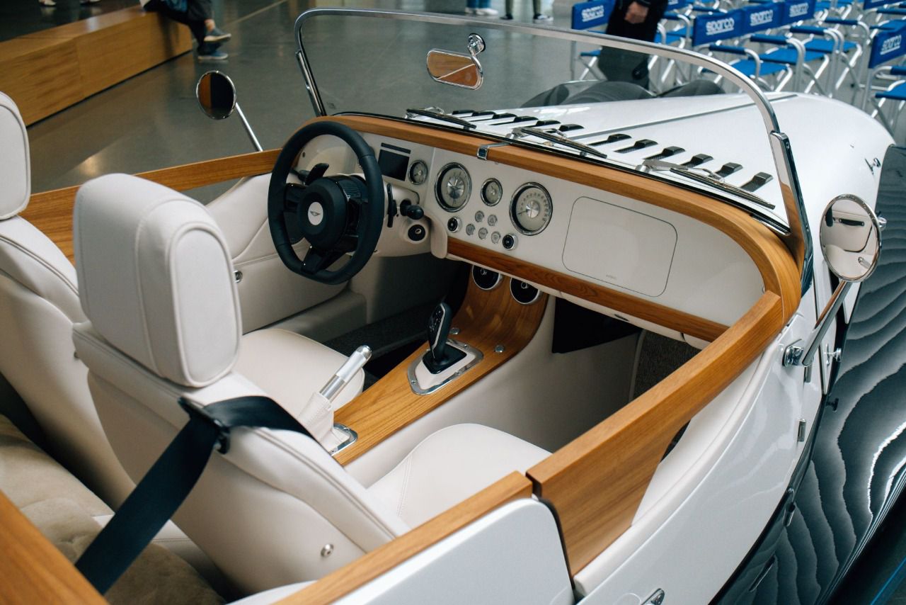 Interior del Morgan Midsummer (Autor: Dominico Lee)