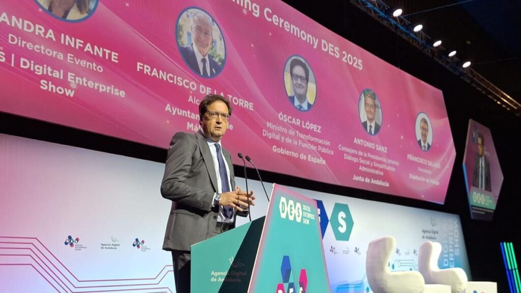 López avanza en el DES 2025 los progresos del centro de semiconductores de IMEC en Málaga