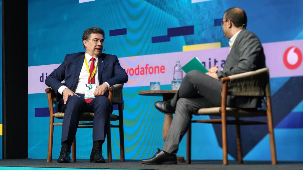 García (Vodafone) rechaza las negociaciones para una posible venta a Telefónica