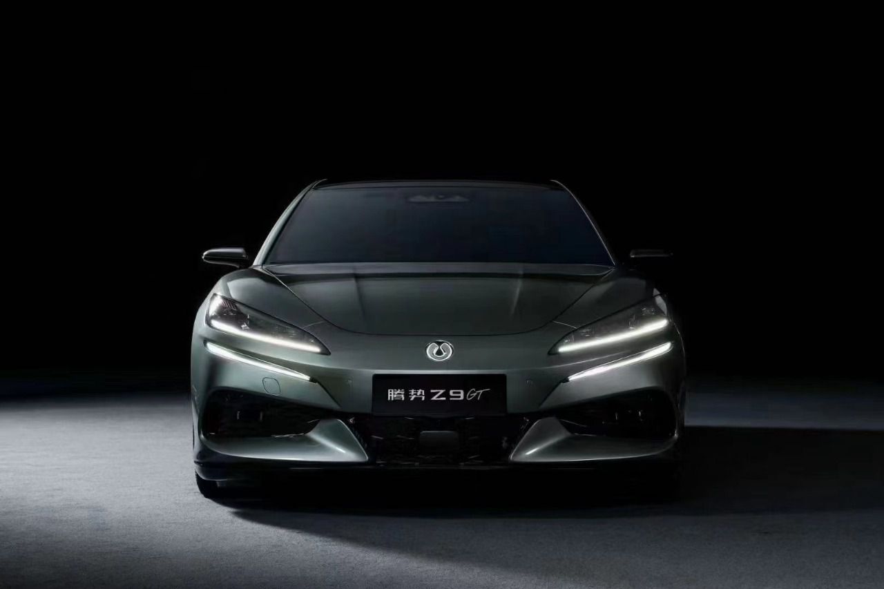 Denza Z9 GT con sus faros angulares y afilados