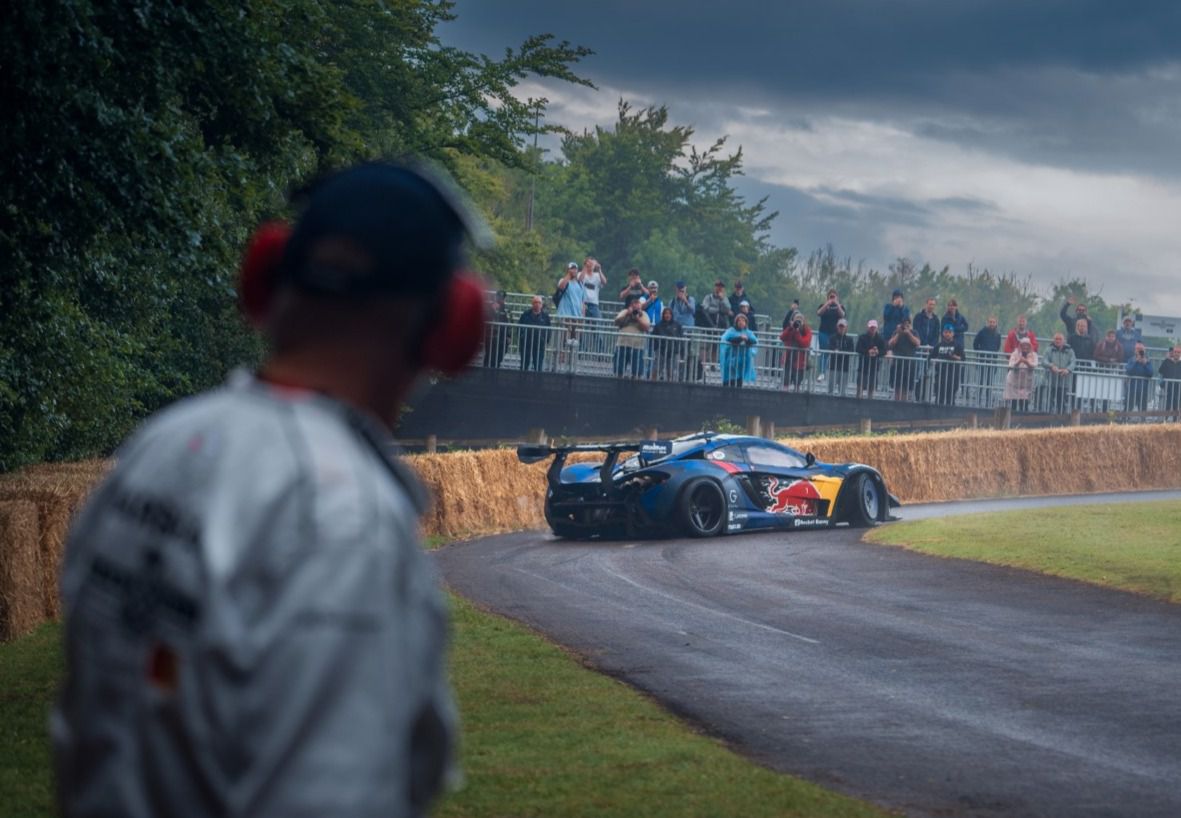 McLaren P1 de Mad Mike haciendo la HillClimb de Goodwood FoS 2024 (Autor: Jorge El Busto)