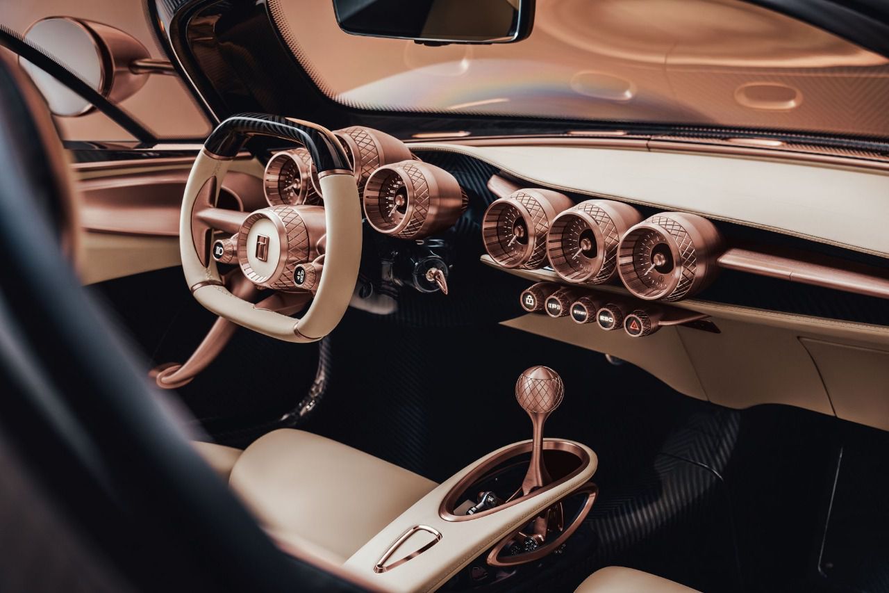 Interior del De Tomaso P72 modelo de producción