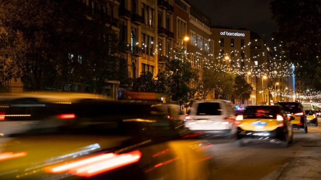 Barcelona prueba soluciones con inteligencia artificial para reducir el ruido del tráfico urbano
