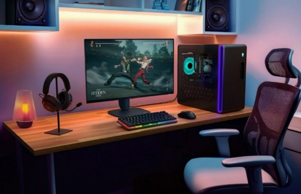Escritorio de gaming con computadora, teclado y monitor