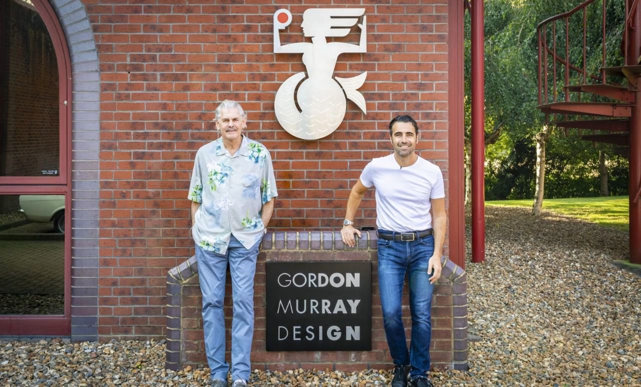 Gordon Murray junto al piloto Dario Franchitti en el estudio Gordon Murray Design