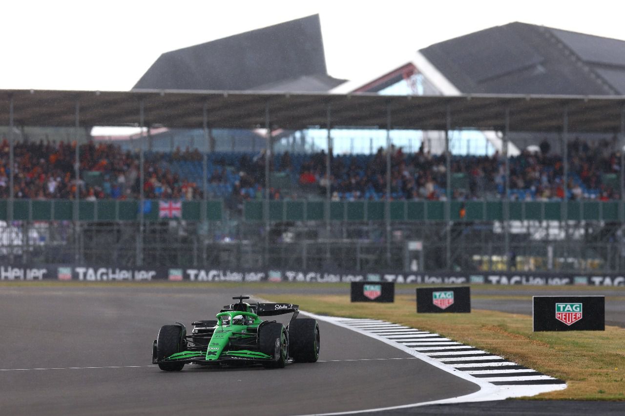 Nico Hülkenberg al mando del C45 en el GP de Reino Unido 2025” (Fuente X: @stakef1team_ks)