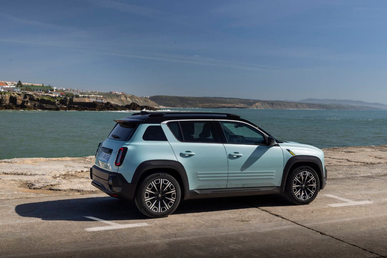 Silueta exterior del Renault 4 E-Tech