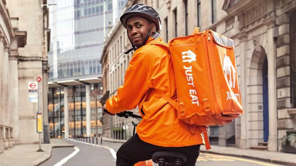 Bruselas aprueba la compra de Just Eat Takeaway por Prosus con condiciones para evitar riesgos de competencia