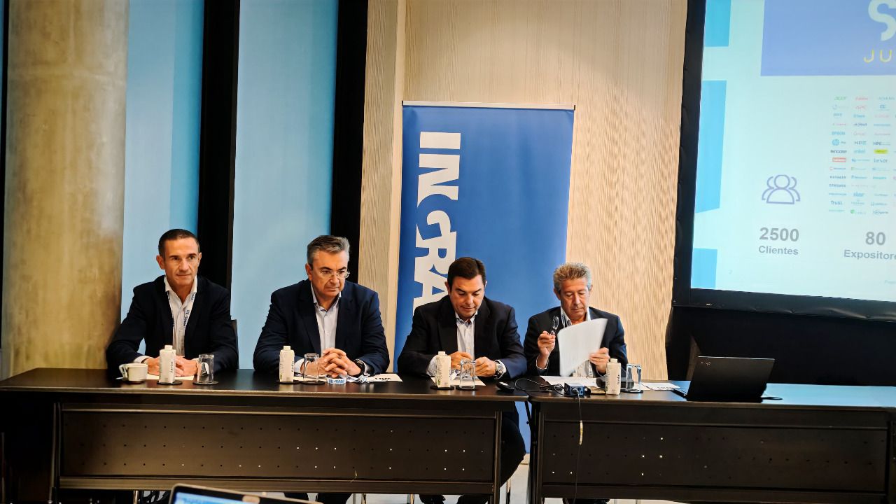 Los directivos de Ingram Micro Iberia durante el encuentro con la prensa