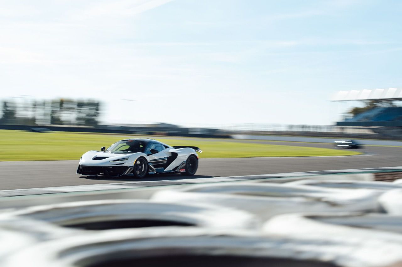 McLaren W1 en el circuito de Silverstone