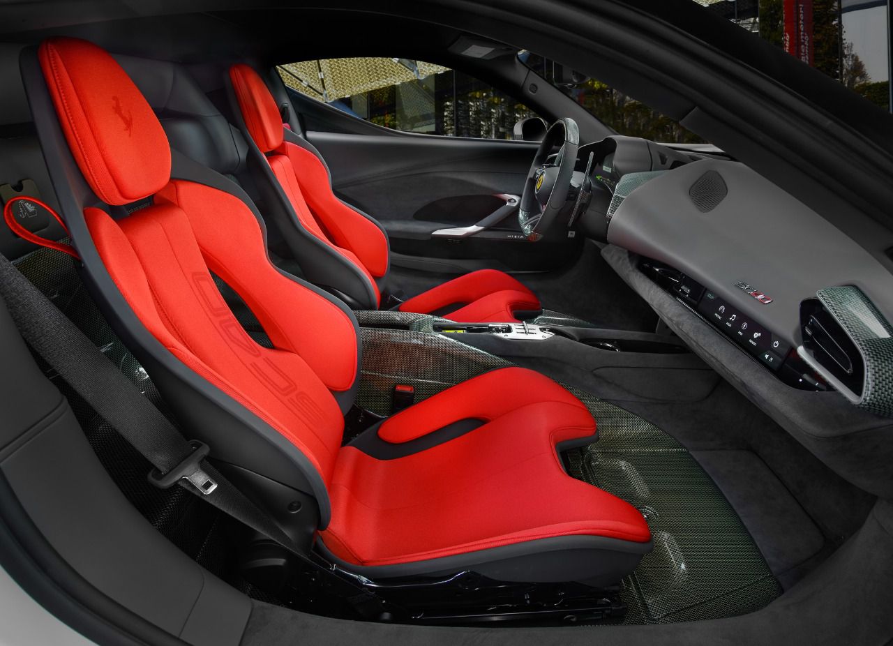 Interior del Ferrari SC40
