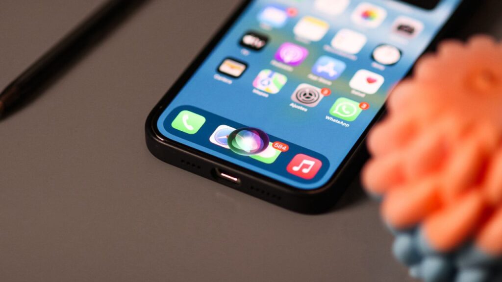 Apple reestructura su equipo de IA en un intento para salvar Siri