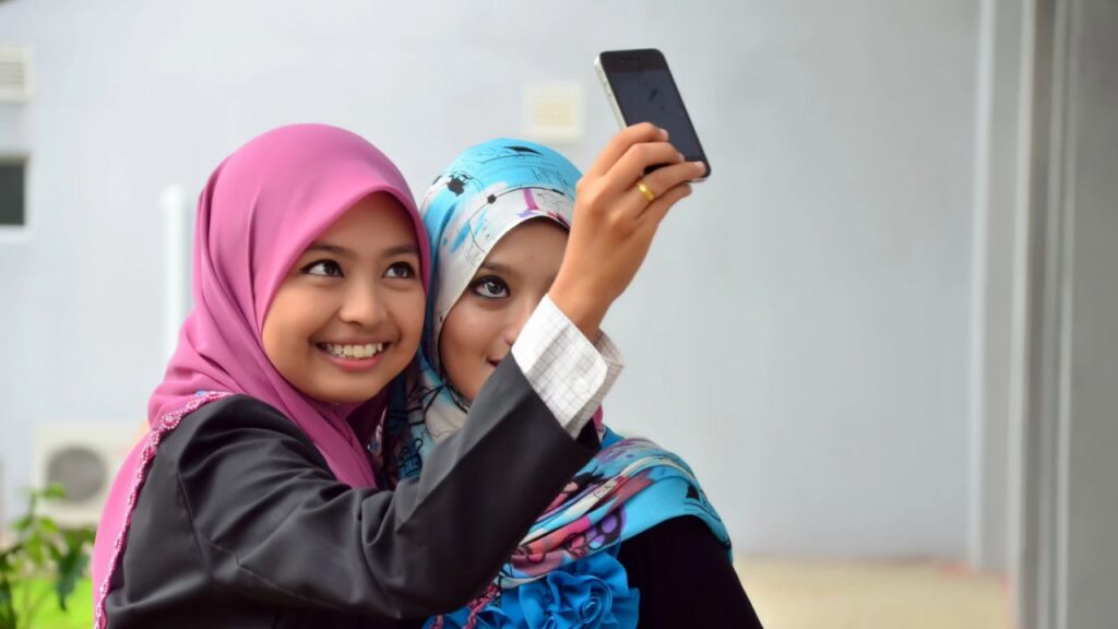 Malasia se suma a la ofensiva global e impide que los menores de 16 años usen redes sociales