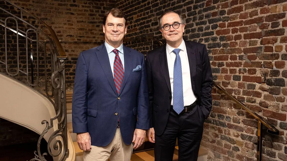 Jim Farley, consejero delegado de Ford, y François Provost, consejero delegado de Renault